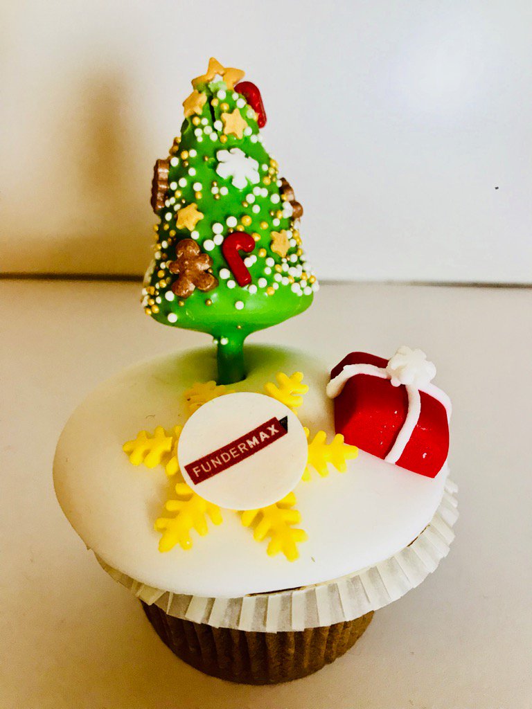 DanielaFks's tweet photo. #fundermax Sweet christmastree #forpeoplewhocreate https://t.co/y5wVTjwvoB