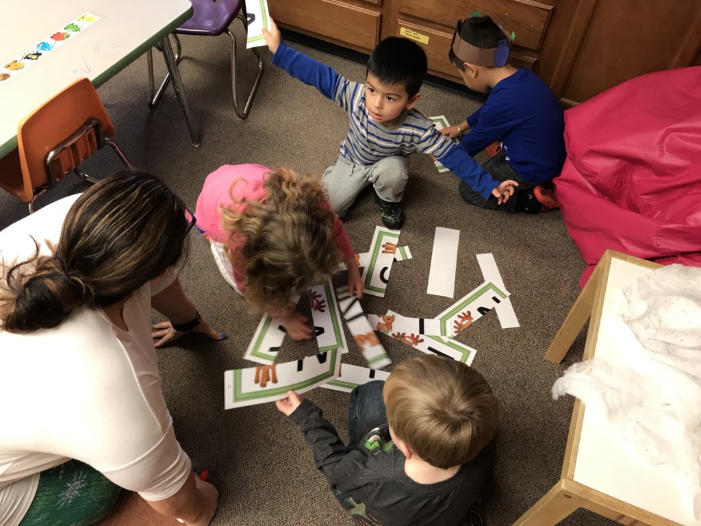 Dee442901's tweet photo. Ms Lori’s PM elves helping Santa #Breakoutedu #prek @MTEUSD202 @Bellicia36 https://t.co/gHRE7A9CDp