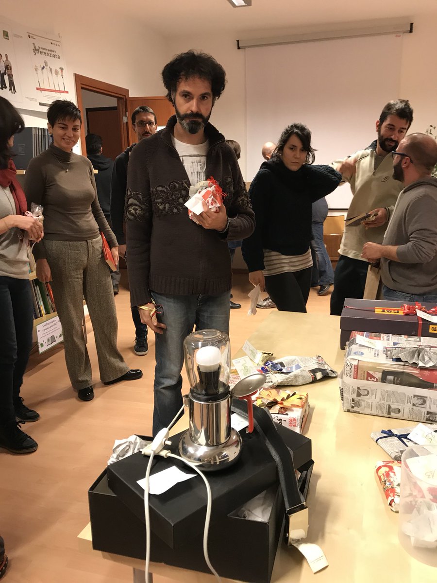 errecavallo's tweet photo. Ogni anno in @ERICA_coop ci scambiamo auguri e un regalo.
Ognuno porta un regalo che, estratto, diventerà di qualcun altro.
Il regalo deve essere autoprodotto o destinato a riuso e il packaging altrettanto Così è più festa @BosioLuigi @fraseero @emanuelarosio @clabu2670 @EnviInfo https://t.co/IpnYU7FCdI