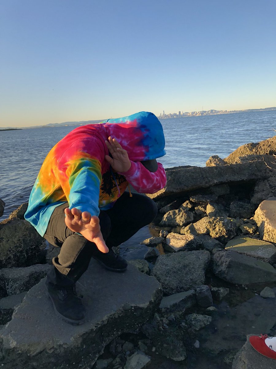 AHA_humbospeed's tweet photo. Love the tie dye sweater, it makes me #SmileMore and it makes me strong enough to lift a city, thanks @RomanAtwood and @_little_britt_ https://t.co/YSJOWnbd76