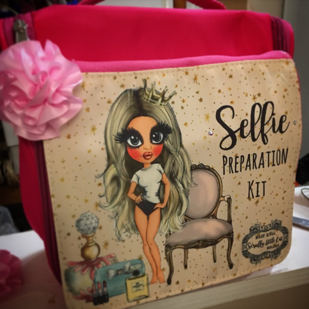SLCstore's tweet photo. We literally have a couple of these left in the store. Call us in morning - should you want one. #WashBag #Selfie #Glam #ScruffyLittleCat £20 - 01482 707249 xx https://t.co/VIJXl1FwzG