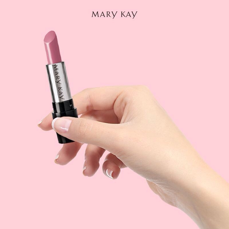 Elire89Sanchez's tweet photo. ¿Qué tal un look más sweet para la posada con tus amigas? El Labial Gel Semi-Shine en tono Love Me Pink es perfecto https://t.co/8N2g76yUyu