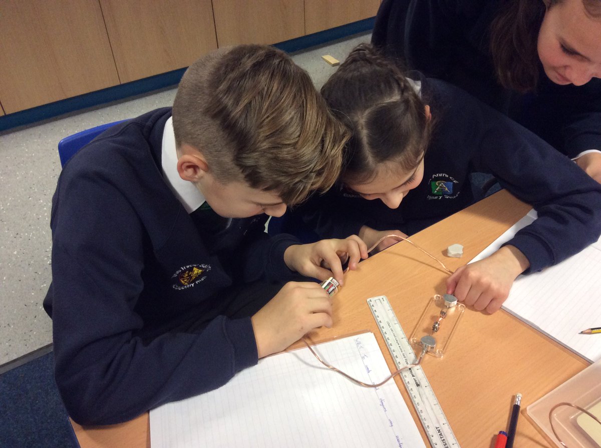 StAnnsRainhill's tweet photo. Last week, 6F had great fun learning all about Electricity during their Science lesson. If the bulbs on your Christmas tree stop working they may be able to help! #ElectricLearning. https://t.co/O7HljAKnjQ