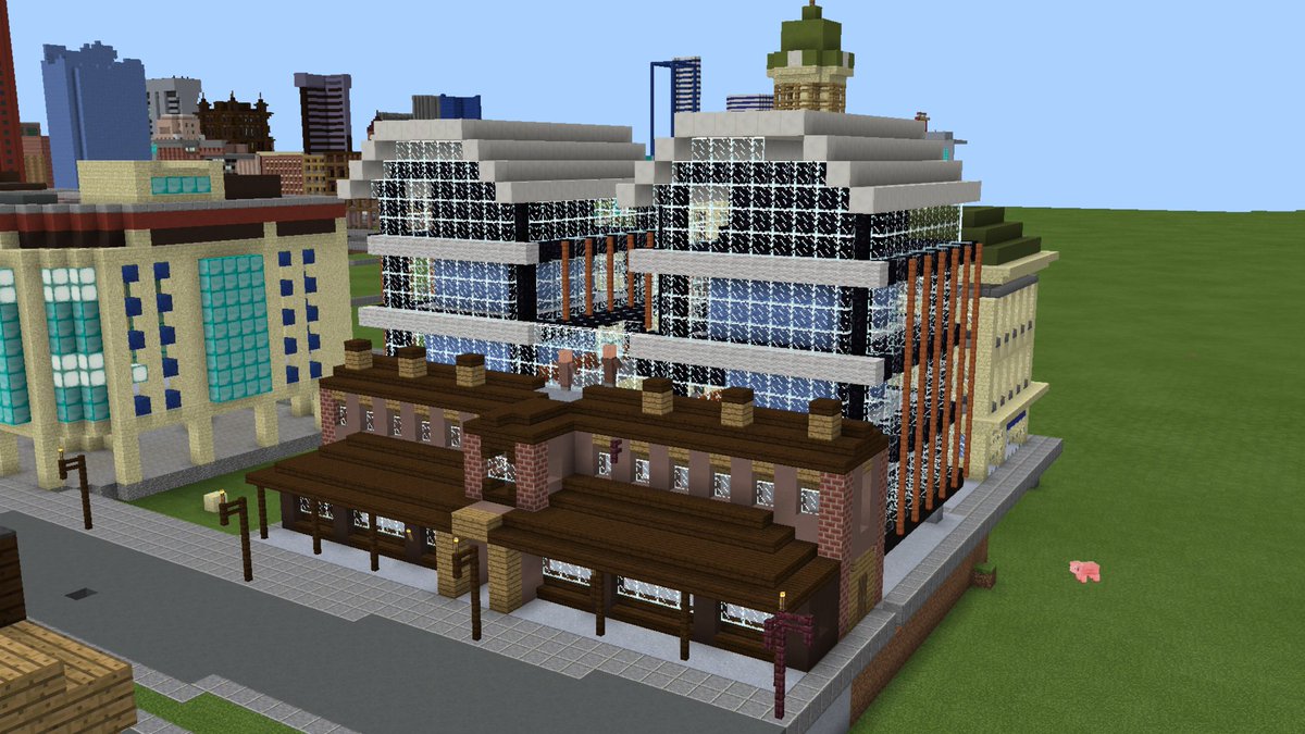 Mncrft_Toronto's tweet photo. The new North St Lawrence Market with the 1800s facade and the old drain preserved and on display... #historyTO #torontohistoricsites #topoli #minecraftTO #toronto #minecraftpe #MCPE https://t.co/HNgICYrNIn