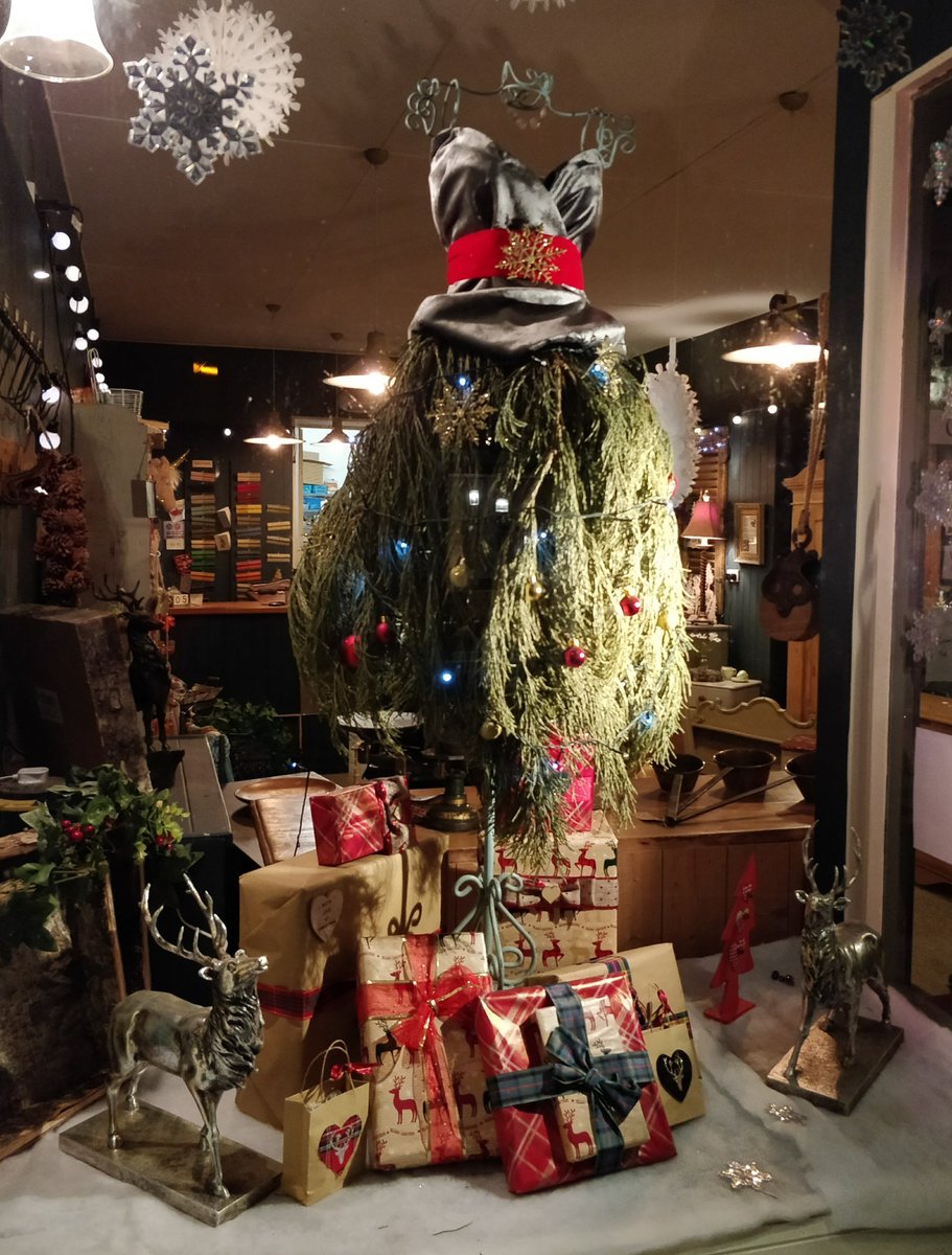 Gorgeous festive window display in Wee Beasties in Crieff! #Crieff #Perthshire #Scotland