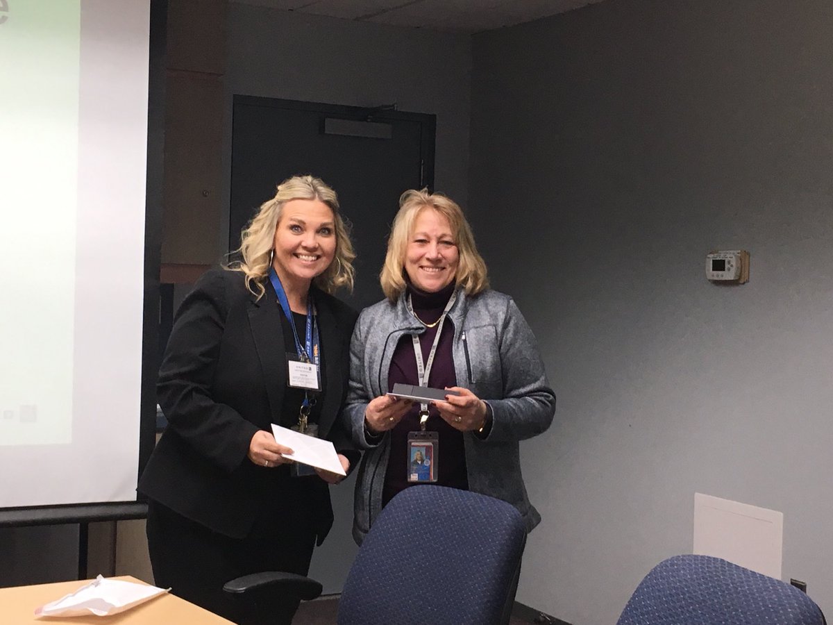 vargas_cara's tweet photo. Congrats Diane on your UA100 nomination! You're doing great things for our partners in CLE!#FieldOpsHR @weareunited https://t.co/85FR09co77