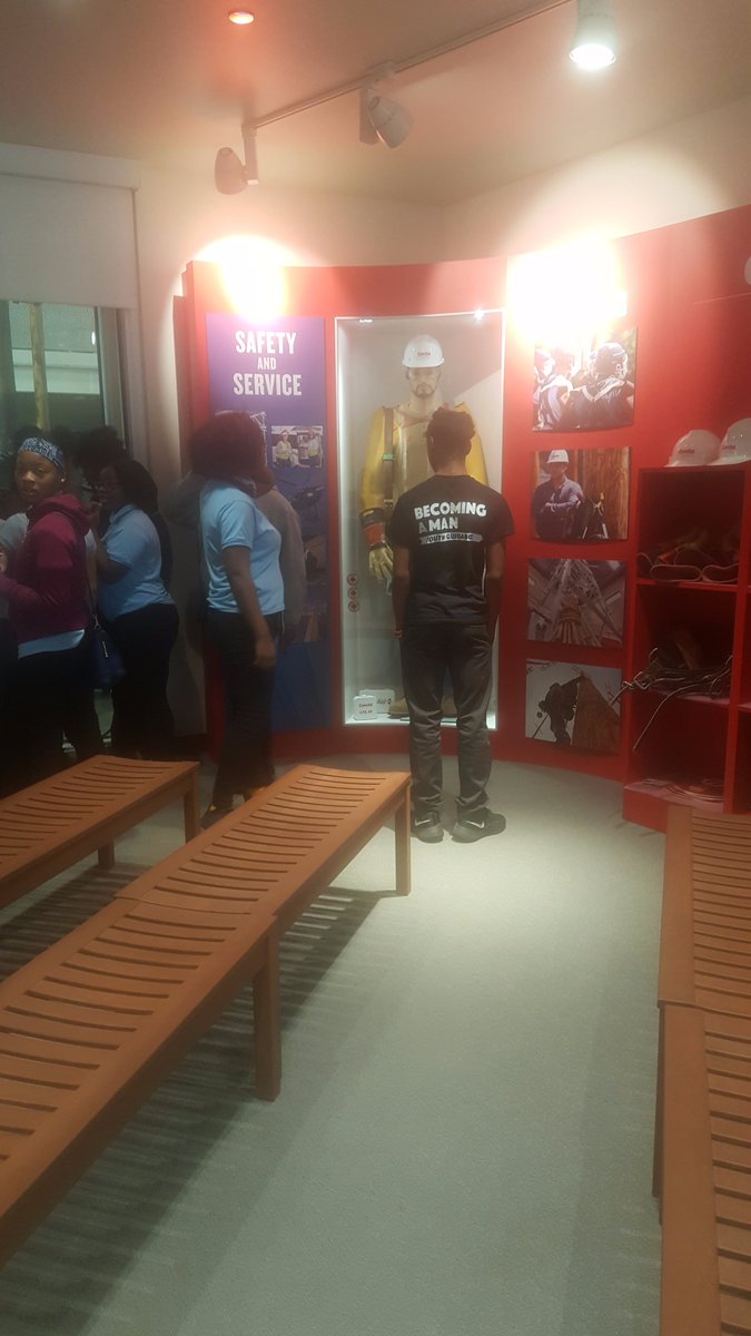 Parker_Panthers's tweet photo. Our 7th/8th grade students attended an interactive tour of the Smart Energy Hub at ComEd facility in Bridgeport. Students learned about how energy was produced as well as a ways to be more efficient and how evolution meters as well as the advancement of the Smart Grid. @ComEd https://t.co/VhsLUlkgc0