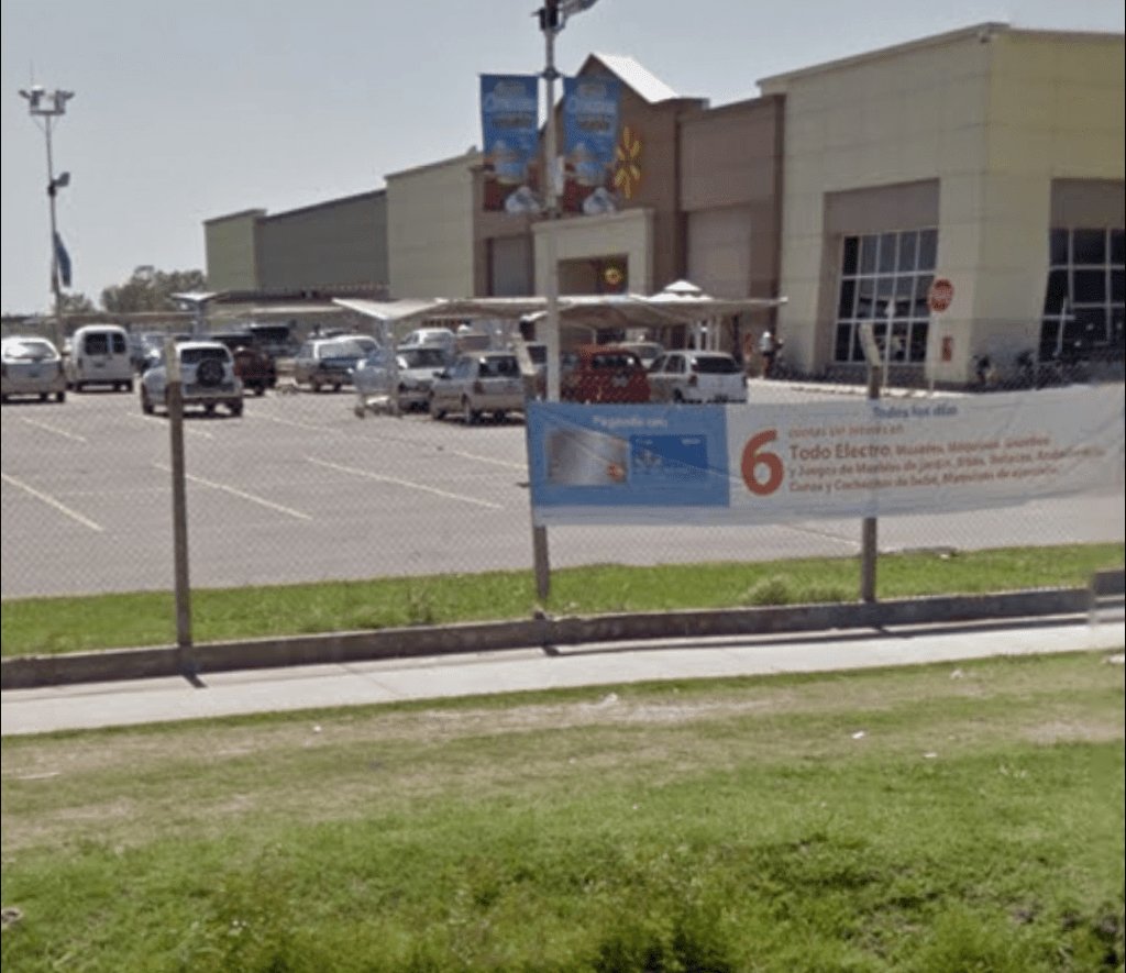 LujanenLinea's tweet photo. Intento de saqueo en el Walmart https://t.co/buuYOV4VW0 https://t.co/xVyewYg5gU