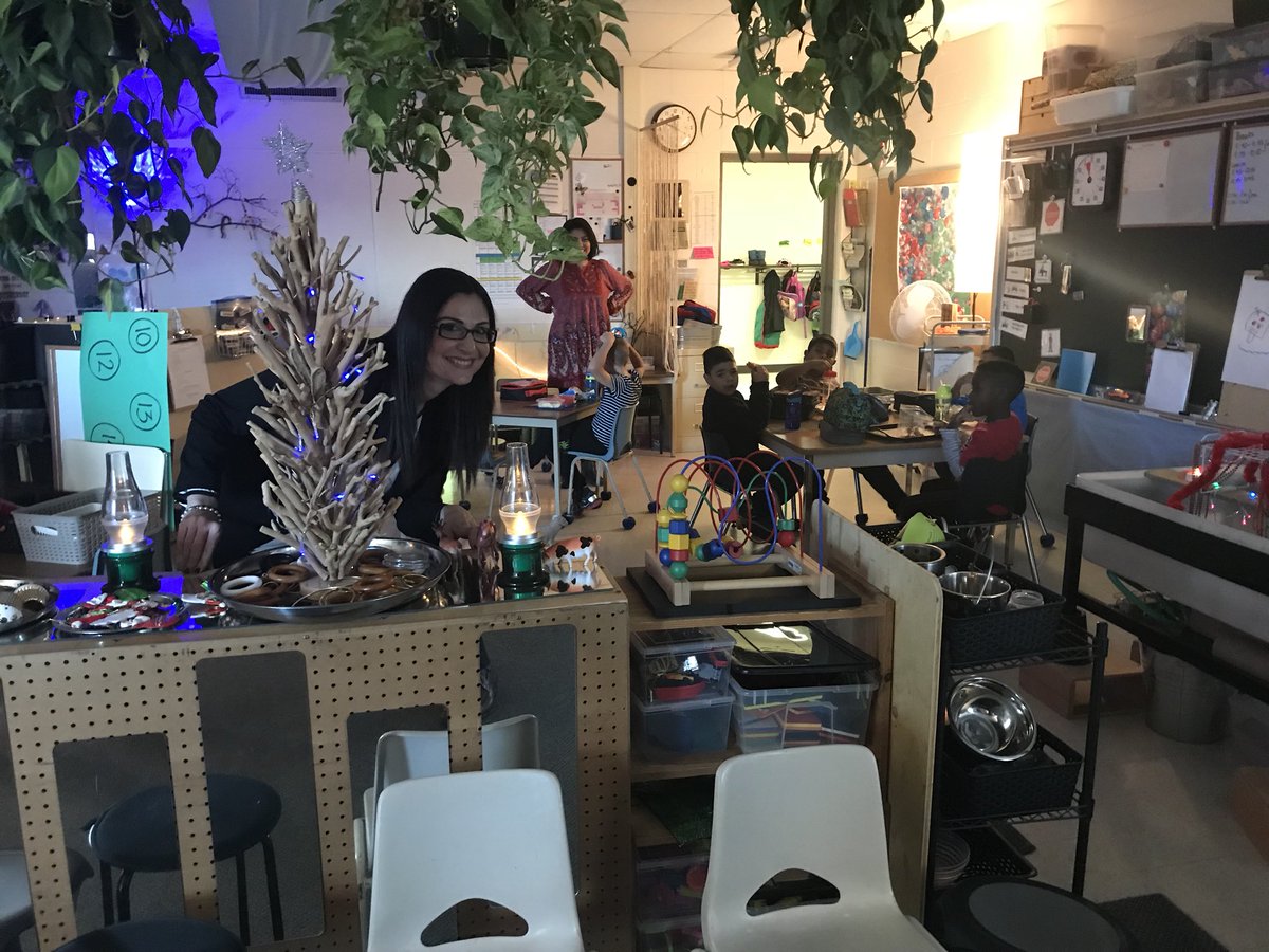 paul_dasilva12's tweet image. #SelfReg at work @HuntingtonRidg1 supporting our small friends keep #calmalertandlearning #weteachhumans @wonderstaples #peel21st @PeelSchools