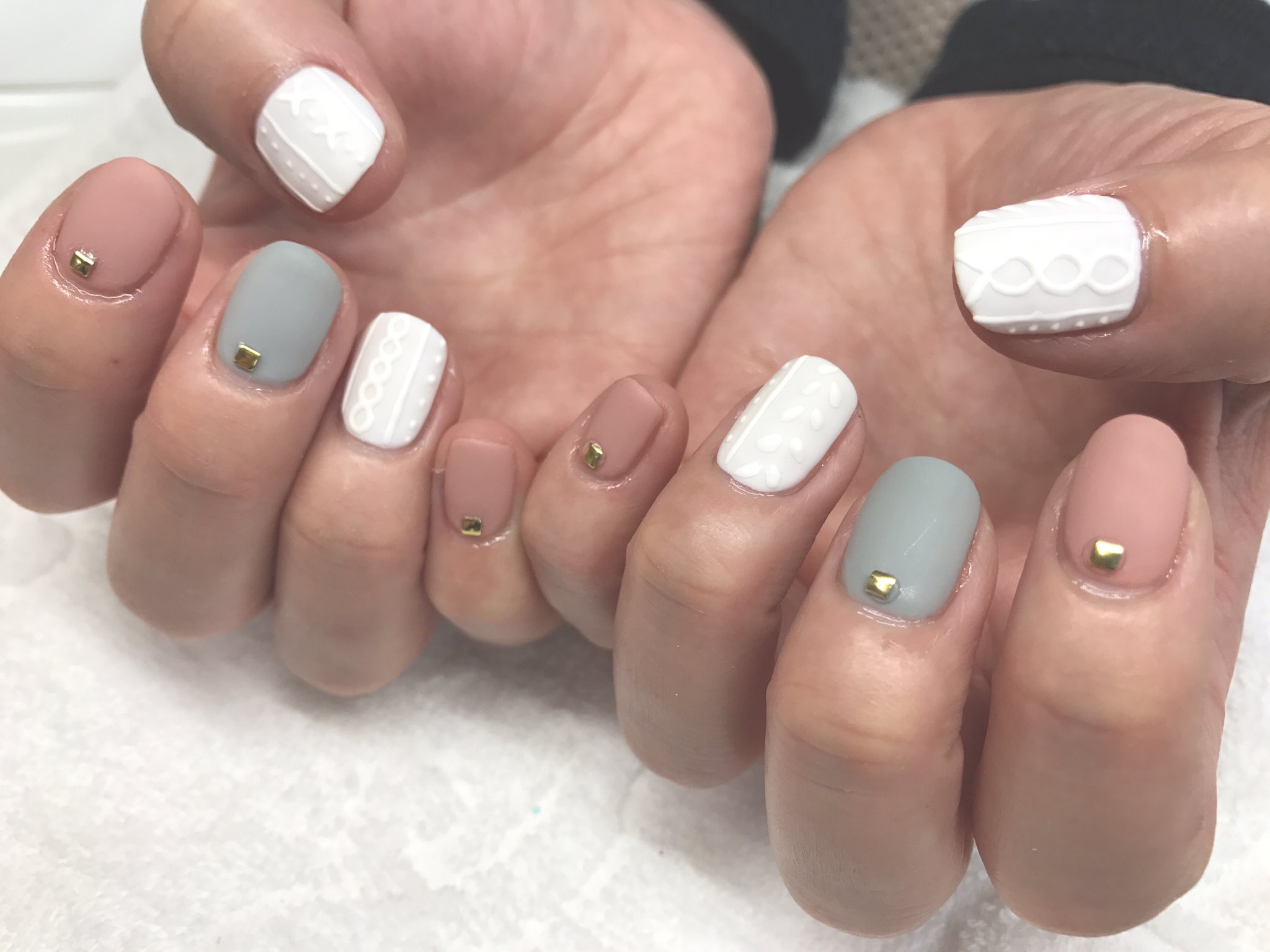 ｎａｉｌ プラス ネイル お客様ネイル 冬らしいマットニットやベルベット 乳白色 ボルドーも人気色です 千葉市緑区 ネイルサロン千葉市緑区 自宅ネイルサロン ネイルデザイン ベルベットネイル マットネイル 押し花ネイル 乳白色