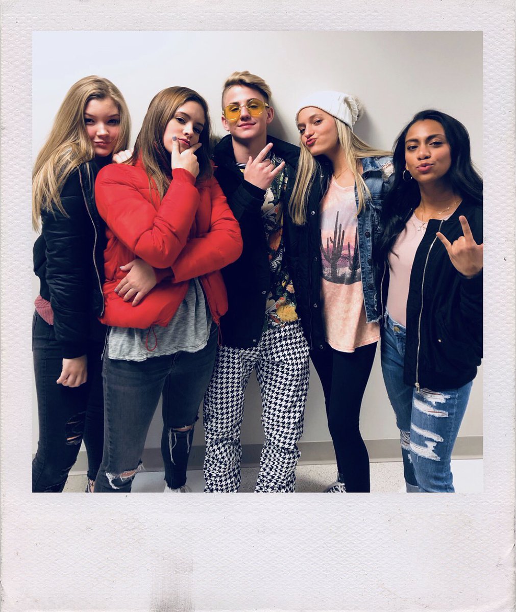 MattyB_Updates's tweet photo. MB w/ some girls from the Rhythem Dance Center in Marietta, GA
#HeyMatty music vid https://t.co/L02TrXu5qX