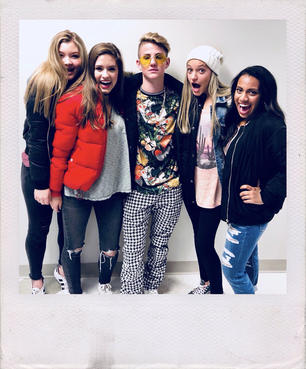MattyB_Updates's tweet photo. MB w/ some girls from the Rhythem Dance Center in Marietta, GA
#HeyMatty music vid https://t.co/L02TrXu5qX