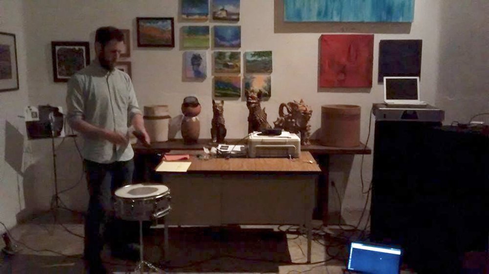 CCDmx's tweet photo. El compositor neoyorkino Jordan Topiel Paul conversa con @aninamedina de #eLiteratura sobre arte sonoro y música, la materialidad, la vida cotidiana en línea, el tiempo y su codificación. Te invitamos a leer esta #NotaCorta de #Revista404: https://t.co/x8mcToPhgd https://t.co/bN7ai6pbpT