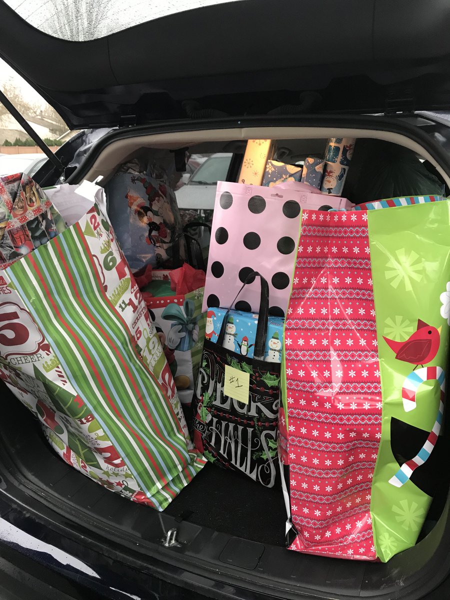 tmgnorthwest's tweet photo. TMG Cares' annual Adopt a Family had an amazing number of participants this year! Thank you to all the TMG employees who donated! Thank you @OpenHouseVanWA for teaming up with TMG Cares to bless those families in need! #MerryChristmas https://t.co/ptsavpZX5J