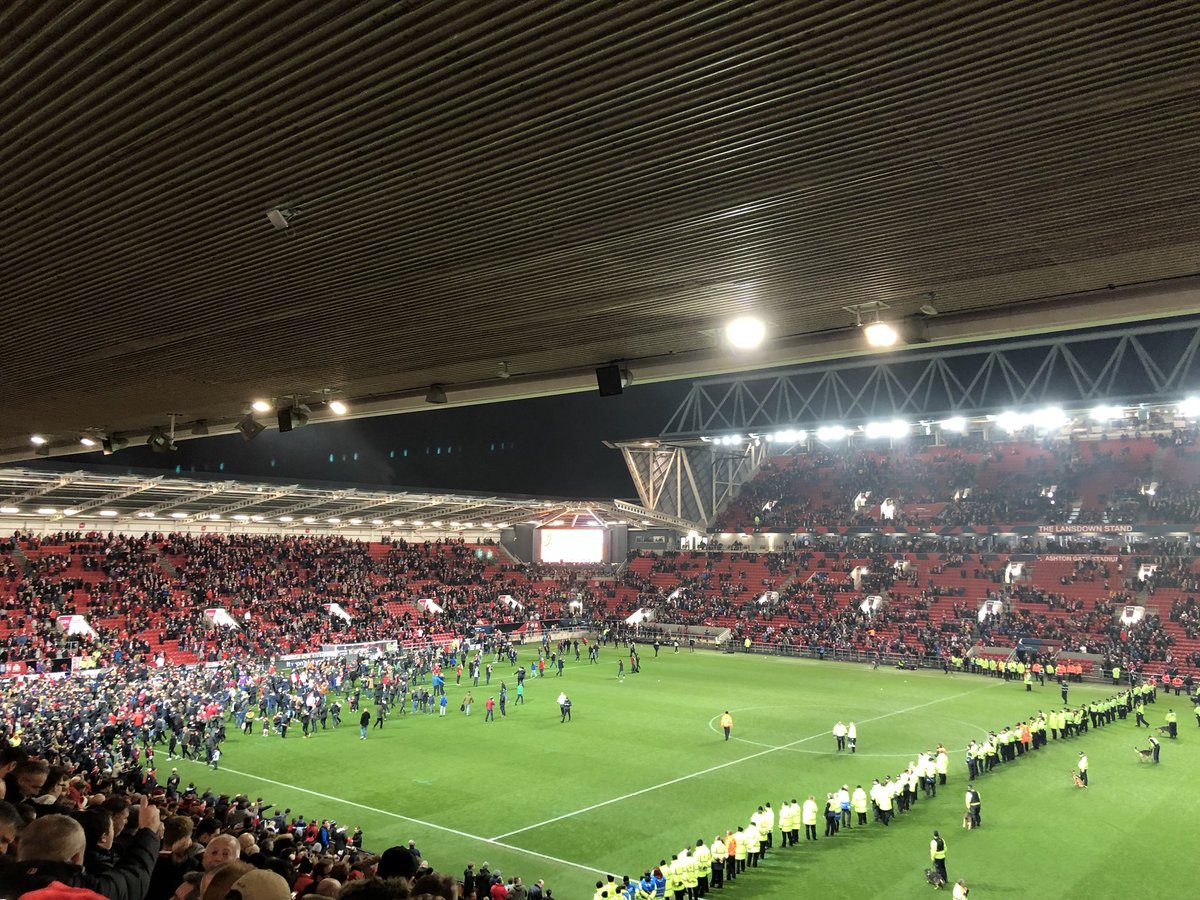 BS3Rob's tweet image. Armchair based Man Utd fans you can all fuck off now. 👊 25 years home and away and for four years 5 hour round trip from South London. You will never ever ever know the feeling.