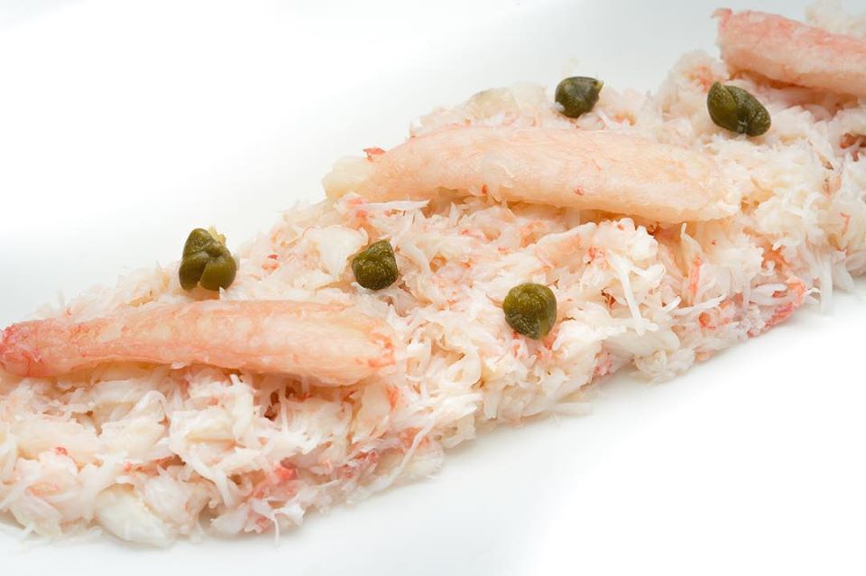 Lapescacl's tweet photo. El #Cangrejo Dorado, uno de los crustáceos que se extraen a  mayor profundidad en las costas del Archipiélago de #JuanFernandez,  Muy buena alternativa para celebrar estas fiestas  🎄🎄🎄🎅🍴#cangrejodorado #Cenanavidena #AñoNuevo2018 https://t.co/8fN5tw6xGy