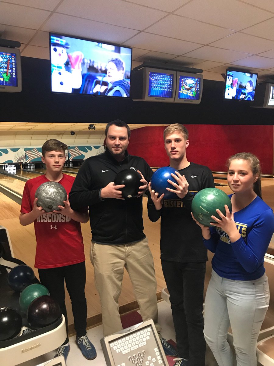 LCatHoops's tweet photo. Team Champions for our first game was Bender, Stoddard, Hicklin and Patrick! https://t.co/eURx9rV5j7