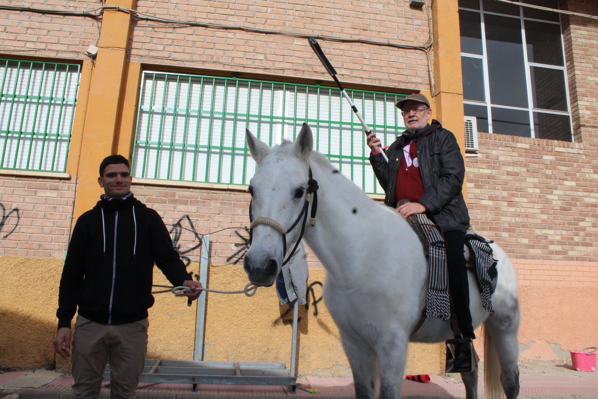 IESGOYAMOLINA's tweet photo. Visita de Pedro Jesús Martinez, Concejal de Cultura y Presupuestos Participativos del Ayuntamiento de Molina de Segura a la Feria EPI de cooperativas en el IES Francisco de Goya. https://t.co/ad3hxGtO4j