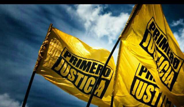 maximo_sanchez's tweet photo. La ANC hoy injustamente ilegaliza a @Pr1meroJusticia, nuestra lucha no la detiene un decreto ... nuestra lucha continua! Un orgullo para mí pertenecer ala familia de @Pr1meroJusticia ... SEGUIMOS ADELANTE! https://t.co/IvpJHOZvCX