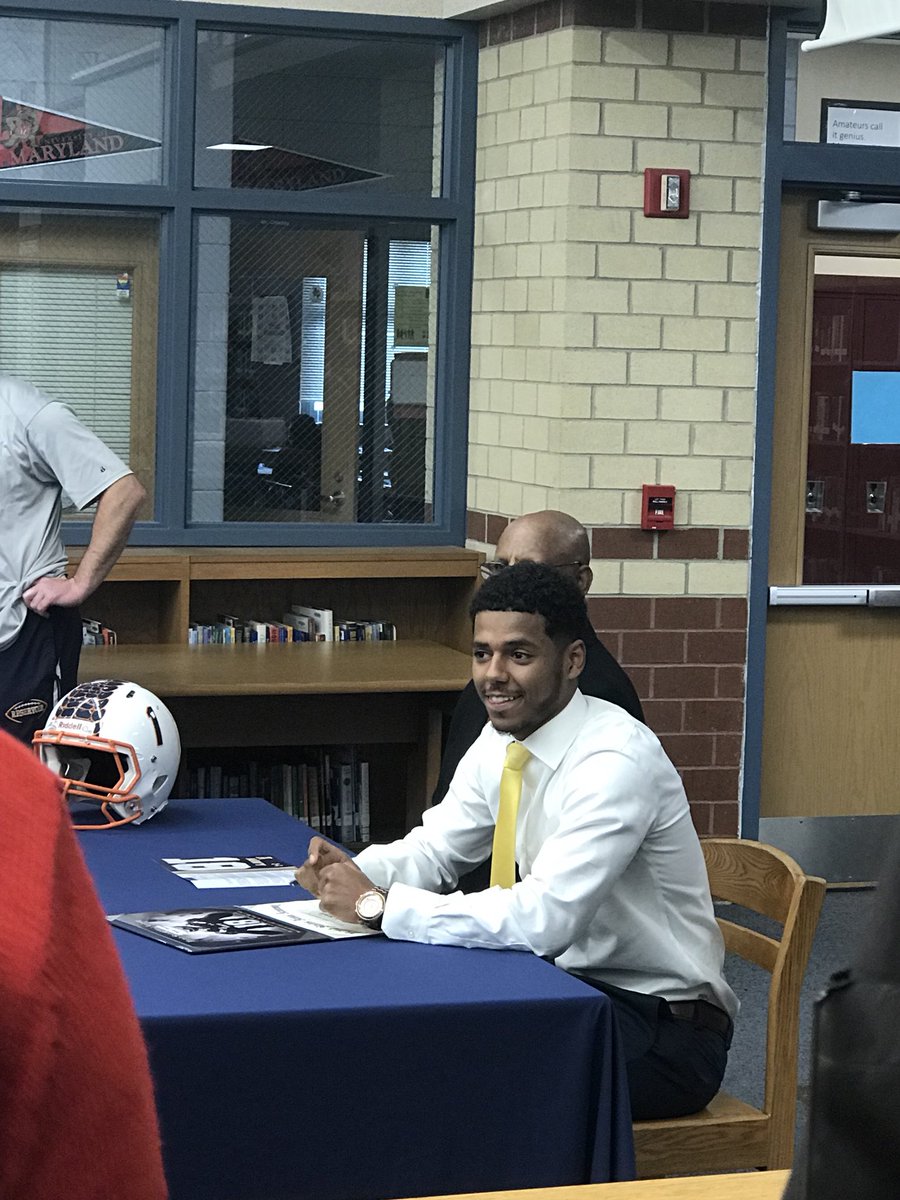 the_ms_Jess's tweet photo. So proud of you @_Eguwop. You are a testament of what hard work and a kind heart can get you. So incredibly happy for you and your family. You deserve everything and more. I can’t wait to see all you accomplish in your future serving for the Navy. Good luck Ebissa! We’ll miss you https://t.co/ypN2pw4u4K
