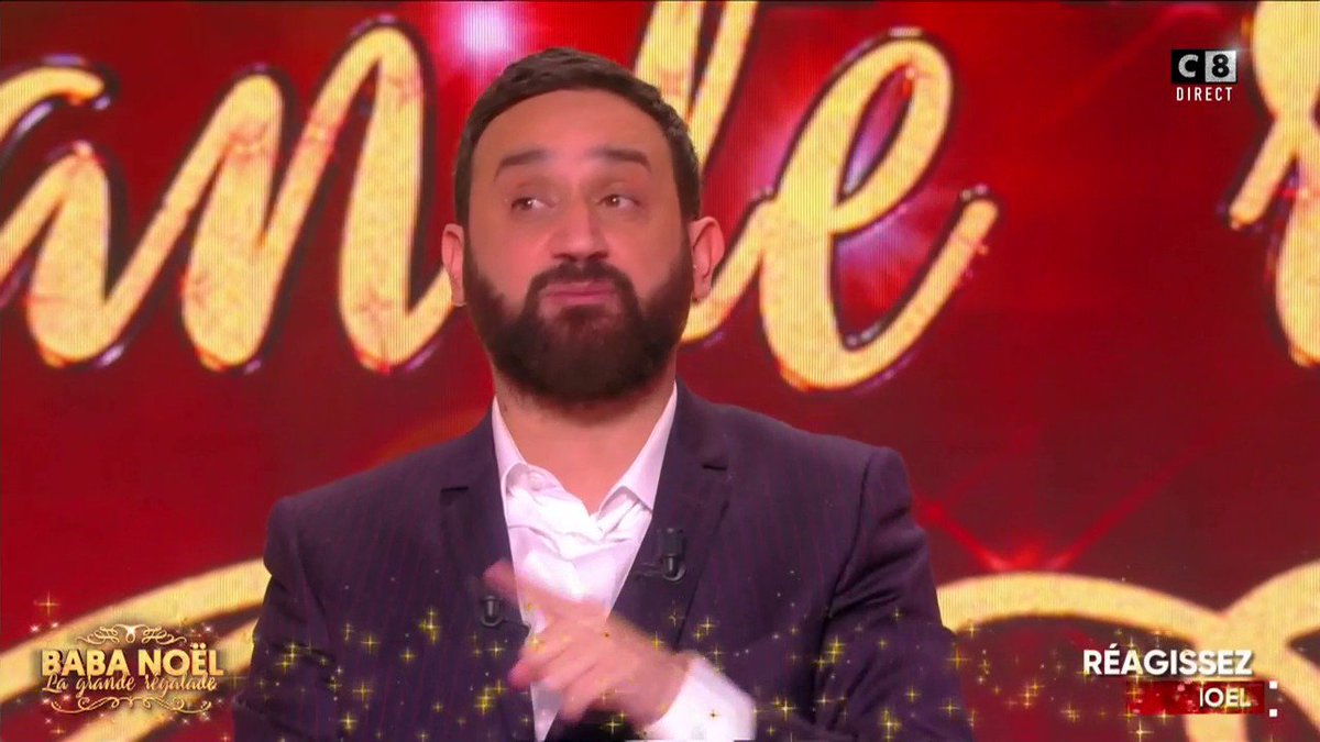 TBT9_W9's tweet photo. Dans un instant, @kelly_vedovelli va recevoir un nouveau cadeau de @Gadelmaleh 😉 #Babanoel https://t.co/OwDZhLLqXB