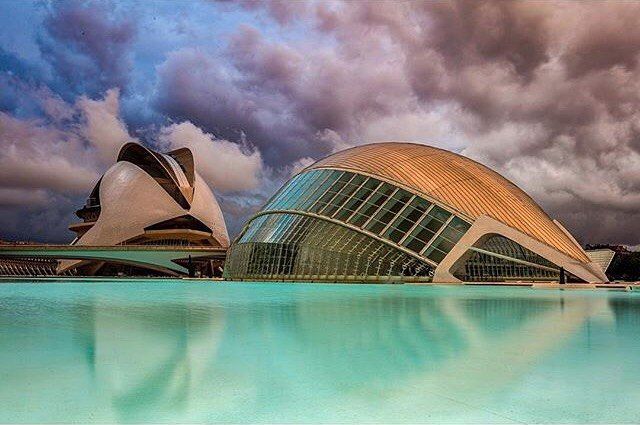 TravelLetz's tweet photo. These futuristic domes are actually part of the Science centre in Spain! How cool?! https://t.co/4lJ6Ooabq8