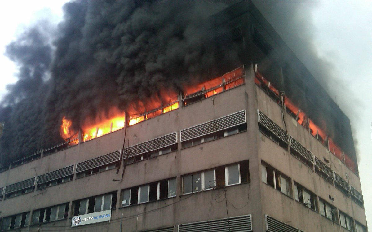 NotSilverCraft's tweet image. Meanwhile at the office....