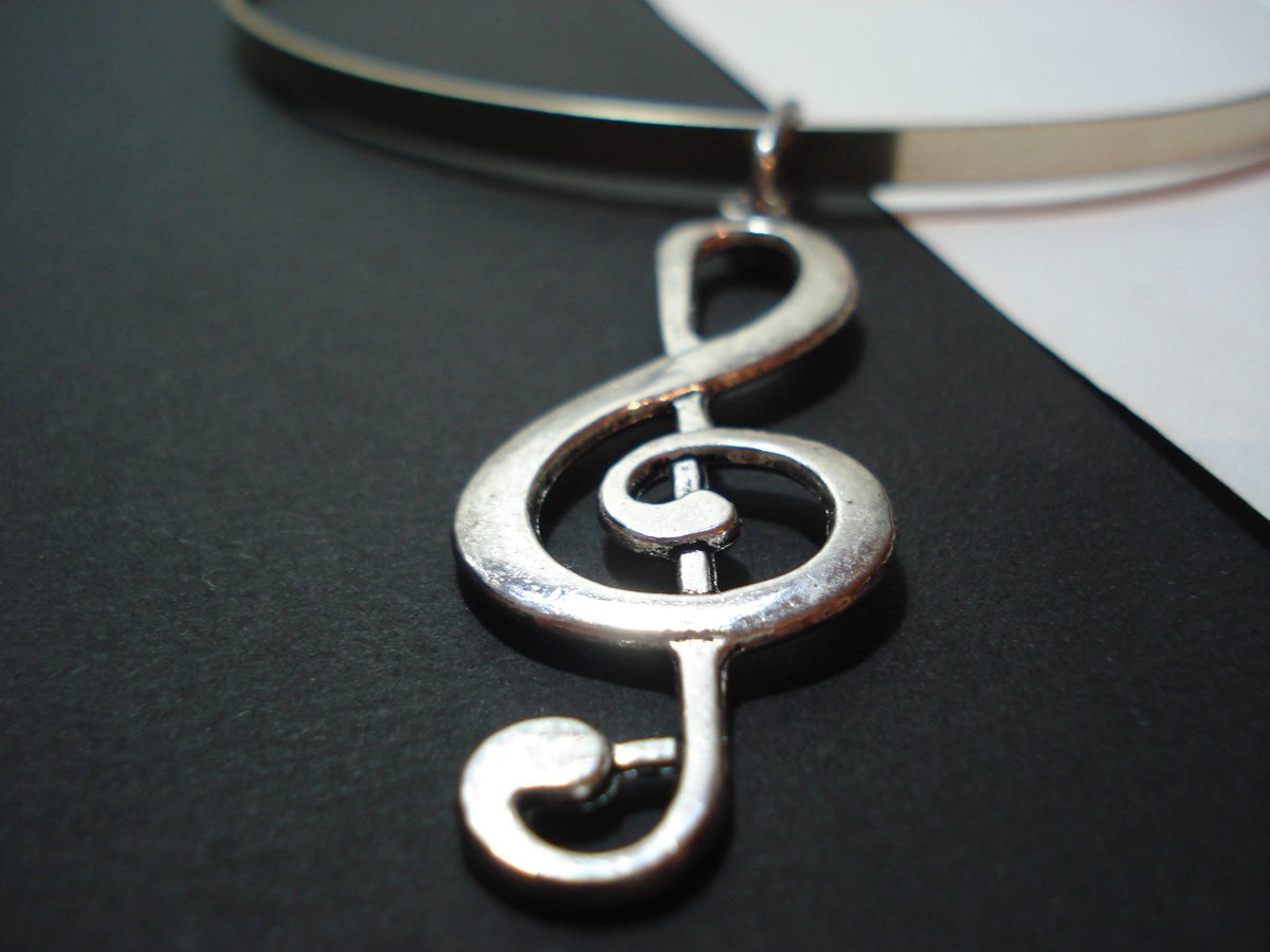 jarmgirl's tweet photo. Really love this, from the Etsy shop AnnaRecycle. https://t.co/XjDSfGEN9u #etsy #jewelry #necklace #moderncollar #contemporarycollar #minimalistcollar #silvercollar #adjustablecollar #statementcollar #thinsilvercollar https://t.co/oPSPOQOLty
