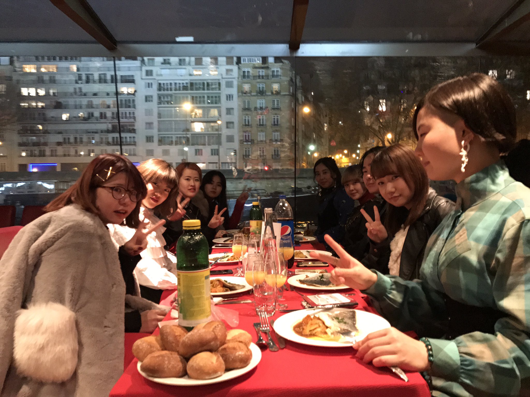文化服装学院 公式 文化服装学院 ヨーロッパ研修旅行 パリ初日 セーヌ川クリスマスディナークルーズ 船上でファーを用いた ドレスコードコンテストも開催 T Co T6qq1tyioe Twitter