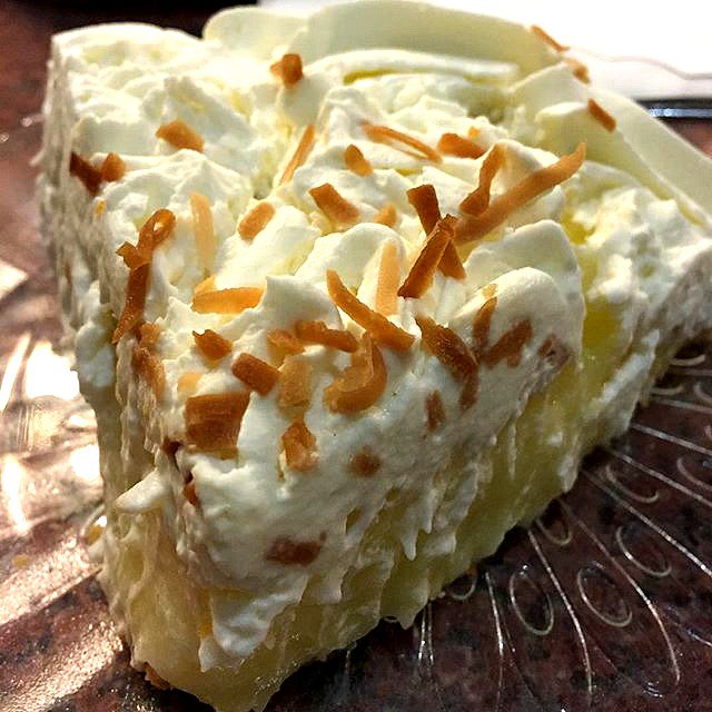 _HeidisPies's tweet photo. #YelpTip: The pies listed on the wall aren't the only ones available-- there is another menu that may be available, too. I was recently able to order two slices that weren't listed on the wall display, so be sure to ask! #SanMateoCA #HedisPies #SecretMenu #FreshFruits #Seasonal https://t.co/QNOrqvHdoz