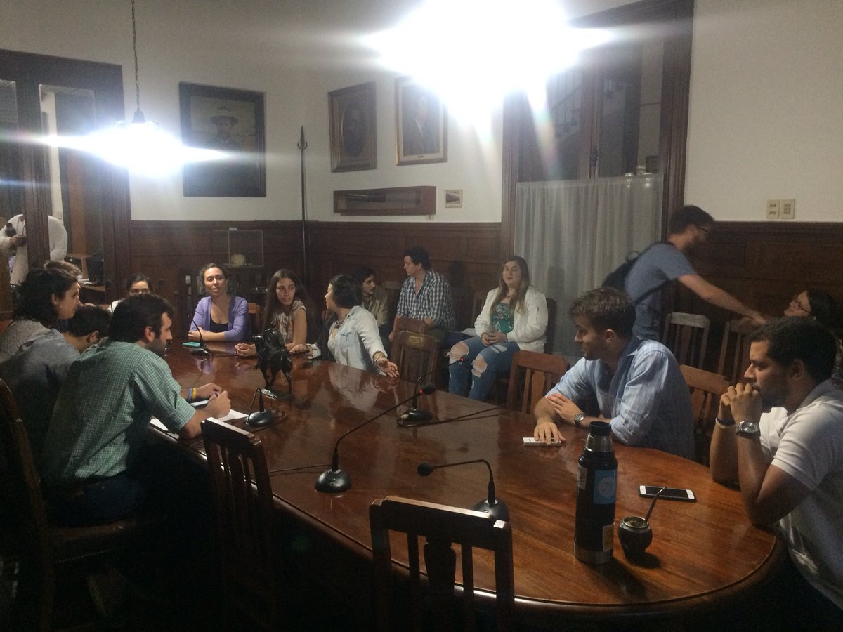 BrunoAstengoUy's tweet photo. Última sesión de CNJ junto a @maalvarez93 asumiendo como director! @PNacionalJoven https://t.co/kYDhXF40iW