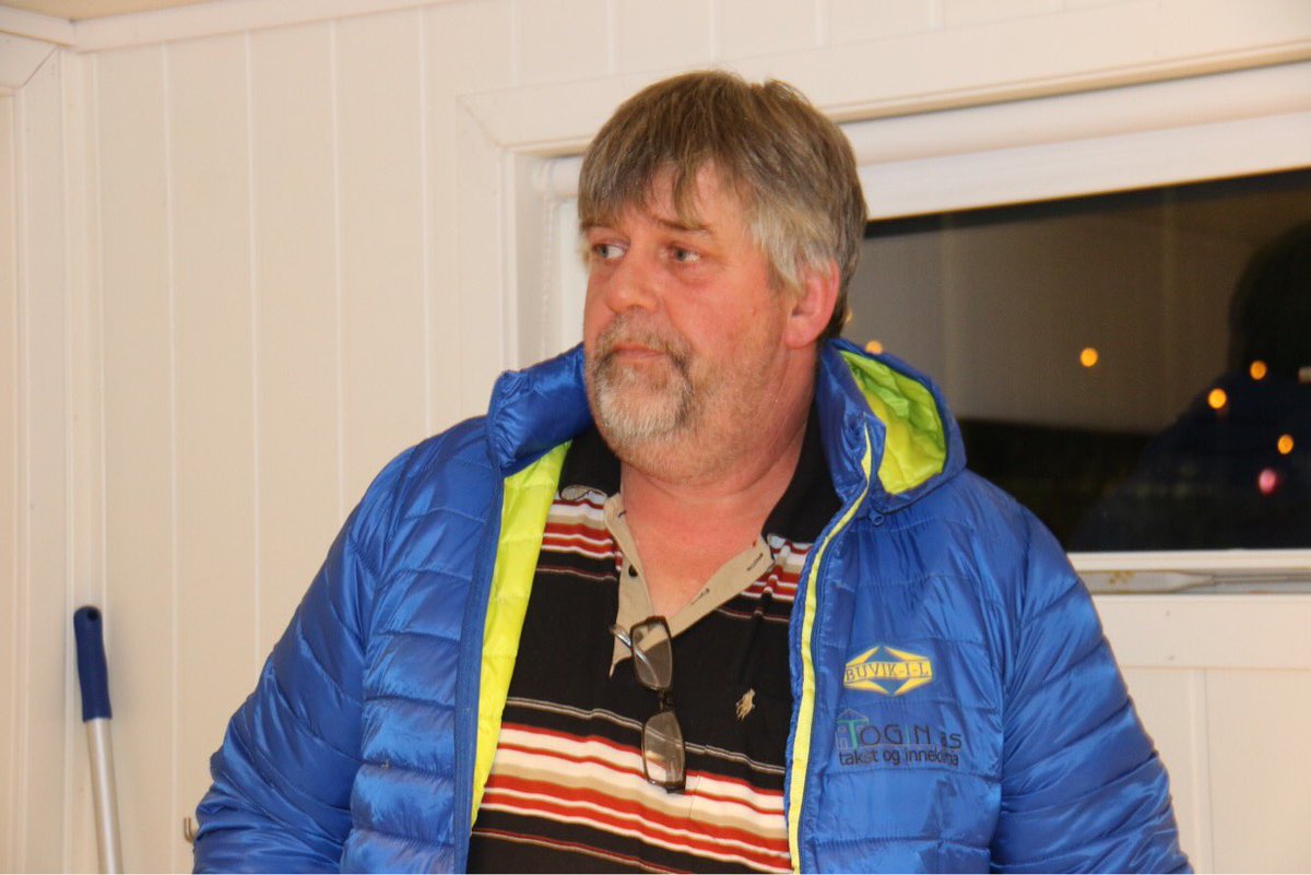 Ole Johan Helland kler Buvik-fargene. Ny hovedtrener for <a href="/Buvik123/">Buvik fotball senior</a>. Satser på at han klarer å snu skuta.