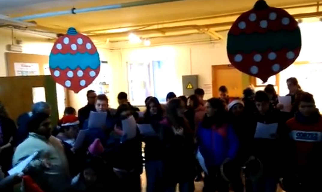 El día 19 nos visitaron los alumnos del Colegio de Educación Especial "Puerta de Santa María".
Nos dedicaron tres preciosos villancicos, con sus guitarras y panderetas...y sobre todo con su gran cariño y sonrisas.
Muchas gracias por visitarnos      bit.ly/2Bodykt