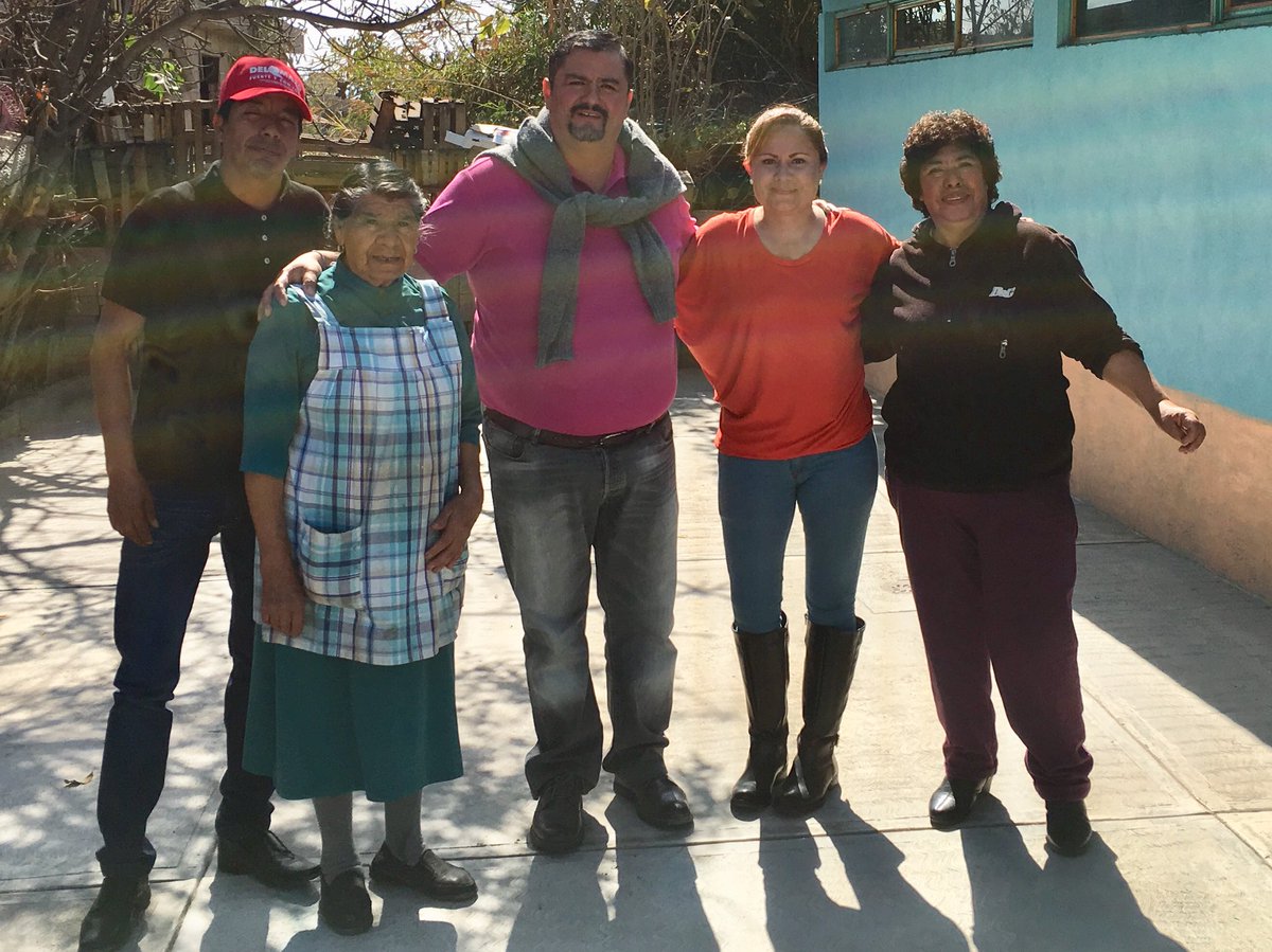 MadariagaConrad's tweet photo. En el encuentro con la militancia aguerrida del #PRIOtumba hoy echamos taco con #LupitaYVictor equipo entron que se rifa en #Tolman @ErnestoNemer #PRImeroTú @AndresAguirreRo https://t.co/42dtkgSHEG