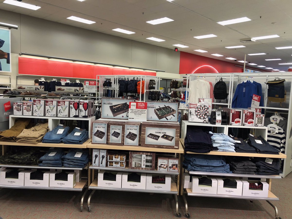 T4 is #full for those last minute gifts for the guys! @ContrucciJoe <a href="/ButrynMatt/">matt butryn</a> <a href="/MaggieThaden/">Maggie 🌻</a>