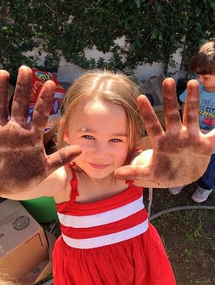 NetiyaLA's tweet image. Don’t forget to sign up for Seedlings Sprout! this January:
4-part Parent &amp;amp; Me Urban Gardening Series 
Learn what's Jewish about gardening and what inherently connects us all - while spending time with your Little One! 👩🏼‍🌾🌿
#MommyandMe #netiyagrows #backyardfarming