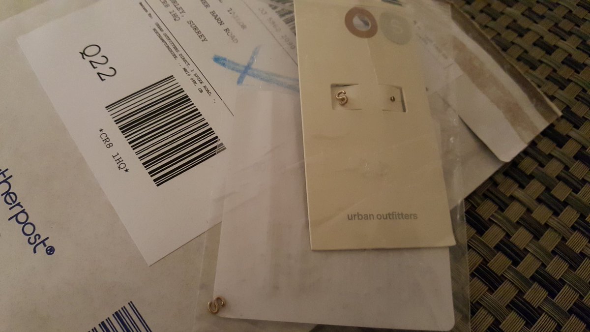 Just received my order and both my earrings are broken! Not happy! <a href="/uoeurope/">Urban Outfitters Europe</a> order no. T203779786