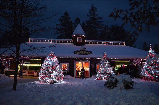 Santa’s village is “Lit” for Xmas #IHXHolidayFun