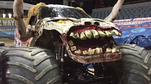 Resenhando's tweet photo. #ResenhandoIndica 
#MonsterJam
#MonsterJamBrasil
Primeiro Monster Jam no Brasil recebe mais de 30 mil pessoas
https://t.co/GkXlMvVGKa https://t.co/JWfOp0HKO1