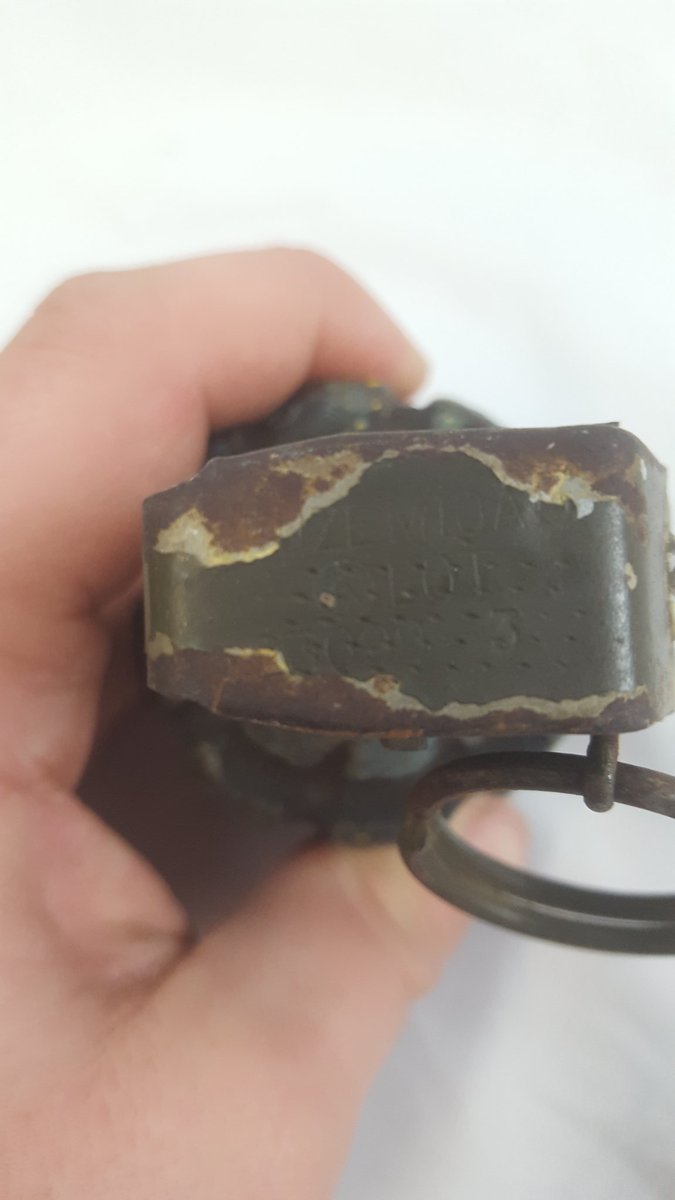 WW2_Collection_'s tweet image. Original WW2 U.S. Grenade With Yellow Paint Under The Blue.