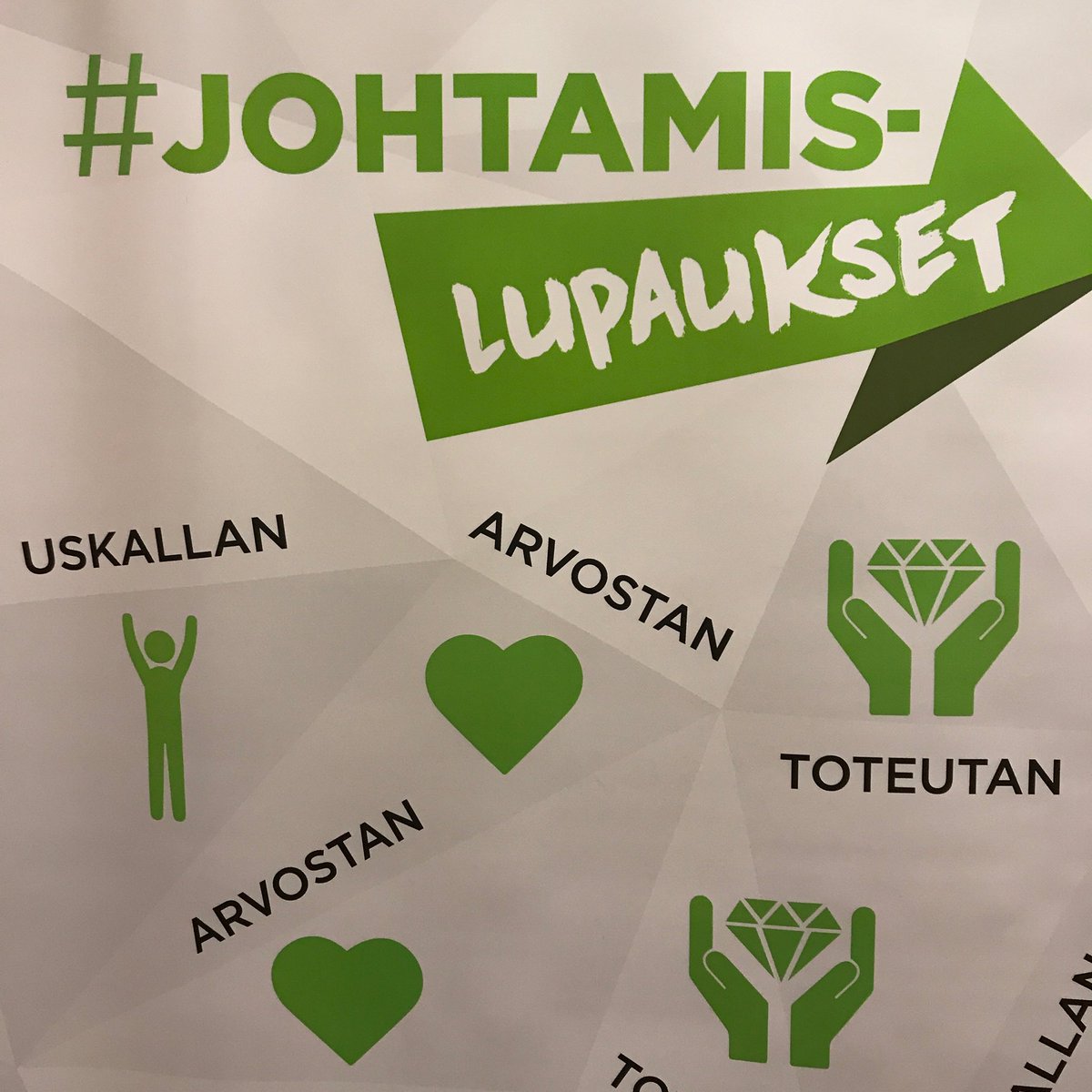 NettaToljander's tweet photo. Tänään enemmän kuin tärkeän asian parissa, S-ryhmän #johtamislupaukset! #uskallan #arvostan #toteutan #kohtamennään 👍 https://t.co/v0NvANMY8S