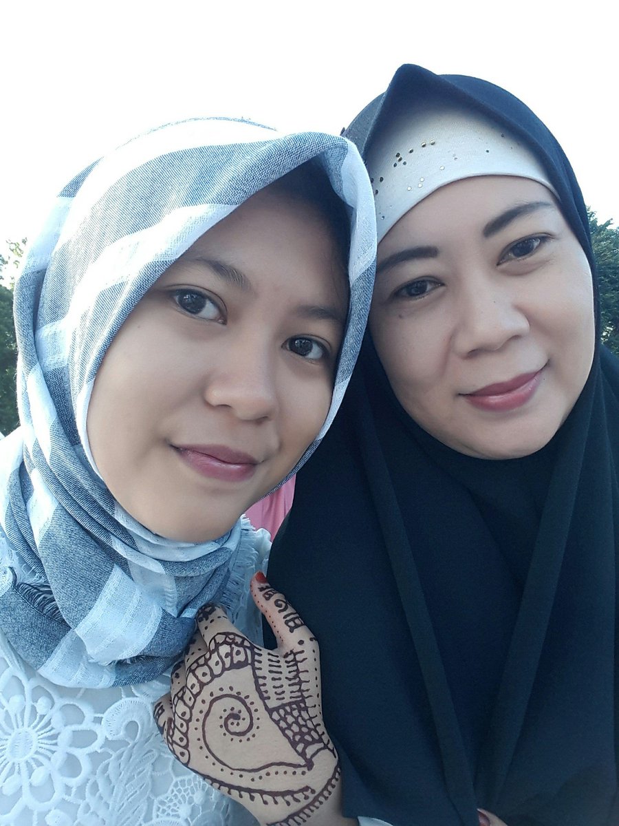 SyifaSSweet1's tweet photo. @Trans7OnTheSpot  love my mom #ots7sayangibu https://t.co/U9TU95IkMd