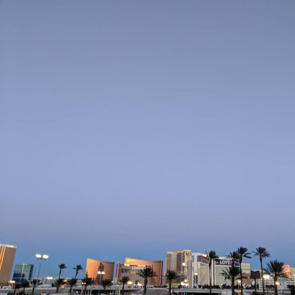 Like they say, Vegas really comes alive around 4:45pm on a weeknight 🌴 ift.tt/2kvfhtH