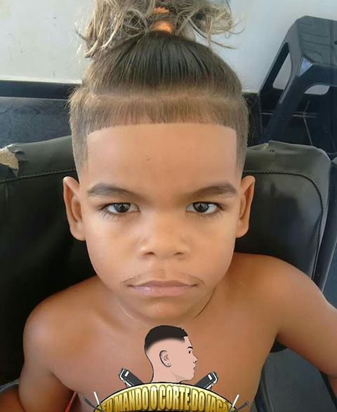 Cortedojaca_'s tweet photo. Cmg não há quem pode, eu não tenho cavanhaque mais vou passar o bigode 🎶, pega a visão do sorin ..😂✂ https://t.co/lGYe9ac2jc