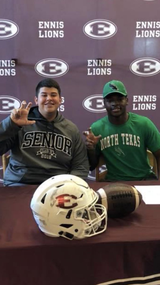 Jaylyn_77's tweet photo. From the first time we played football together at the age of 6 i called you my homeboy and we have been bro’s since then. I’m glad i got to meet a great friend like you my bro. Do it big up there but never forget where you came from. Much love bro‼️ #GMG @KevyonDavis7 https://t.co/tIs5fsLN6B