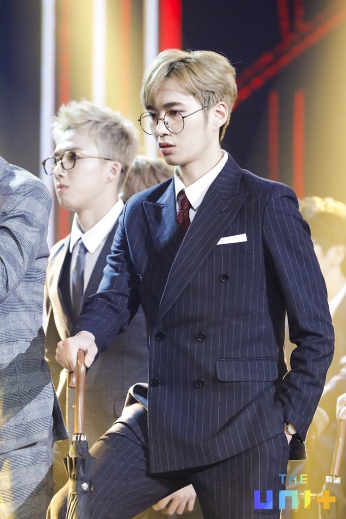whisper_madtown's tweet photo. Madtown Daewon in a suit is just 😱❤️

#MADTOWN #매드타운 #Daewon #대원 #더유닛 #TheUnit https://t.co/ZB55ZDa8Nb
