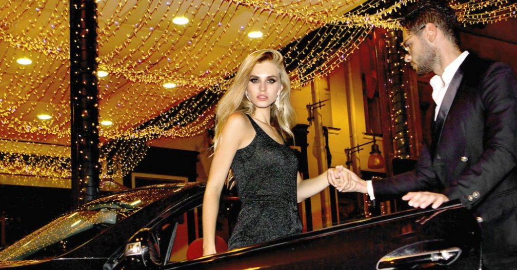 DailyHiveVan's tweet photo. Party in true Hollywood style on NYE at this ultra-glamorous event 🥂 https://t.co/C0oehWd3v7 #NYE2018 #LeRitz #PinnacleHotel #YLTWN #DrapedInStyle #ad https://t.co/SXNMcRu3Oo