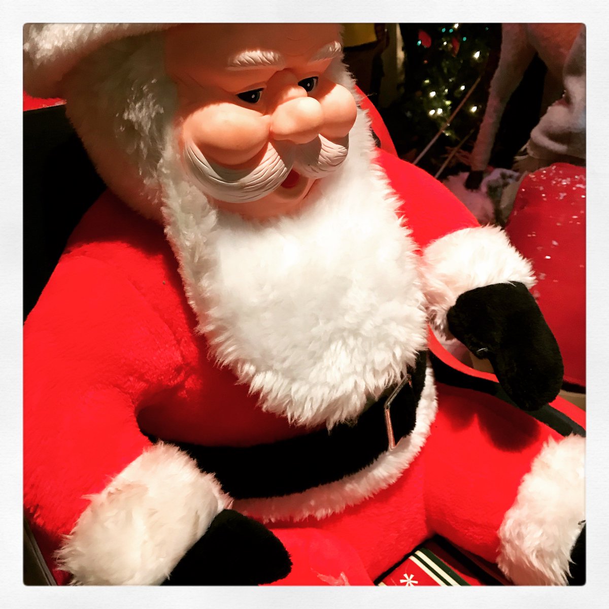 Drgluon's tweet photo. Last night, to escape death, Santa choose to join the dark side and become a Vampire… tonight Santa is on the search for the next Mrs Claus… because… well she died last night as well. It’s the Santa’s workshop let’s play!! And it’s live now!!!
https://t.co/2sn3q0CeHq https://t.co/EIWNjq49go