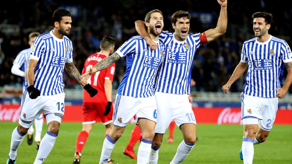 Герб футбольный клуб реал сосьедад. Фк сосьедад. Реал сосьедад logo. Реал сосьедад. Иниго мартинес реал сосьедад.