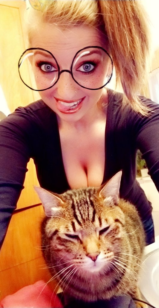 MrsBliss69's tweet photo. #Snapchat #filter #Kitty #Random #imback #fallfilter #lipsense #nutmeg #UrbanDecay #Heat #udheat https://t.co/vdG9OauBVZ
